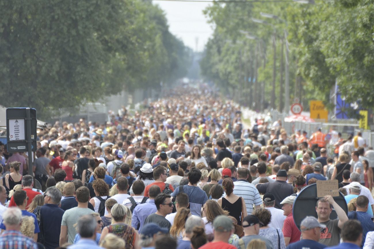 Free crowd of people walking